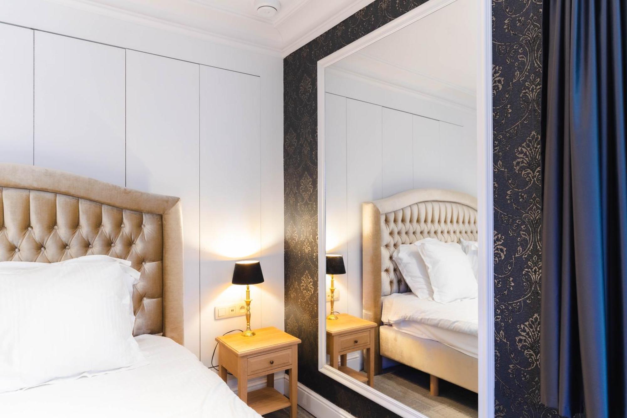 โกลเด้น ทรี โฮเต็ล Hotel บรูจส์ ห้อง รูปภาพ